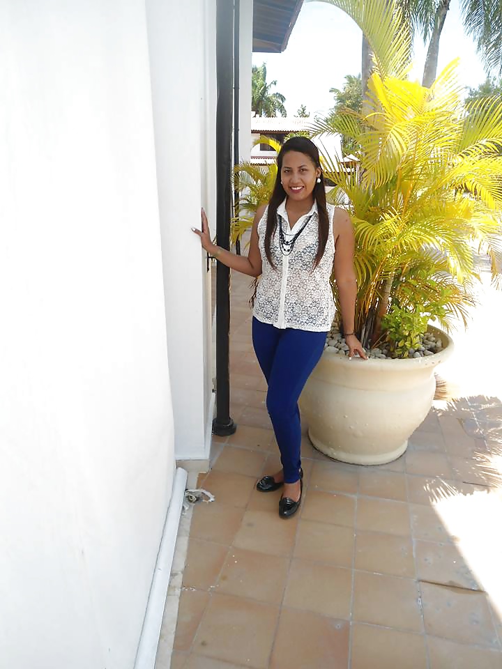 Une Fille Dominican Appelé Arq M. #24438152