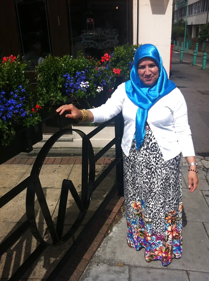 Türkisch Arabisch-muslimischen Hijab, Turban Tragenden Fortschreibt Geschlossen #37436614