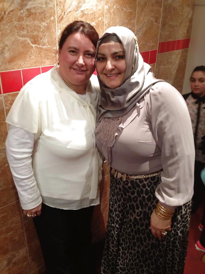 Türkisch Arabisch-muslimischen Hijab, Turban Tragenden Fortschreibt Geschlossen #37436626