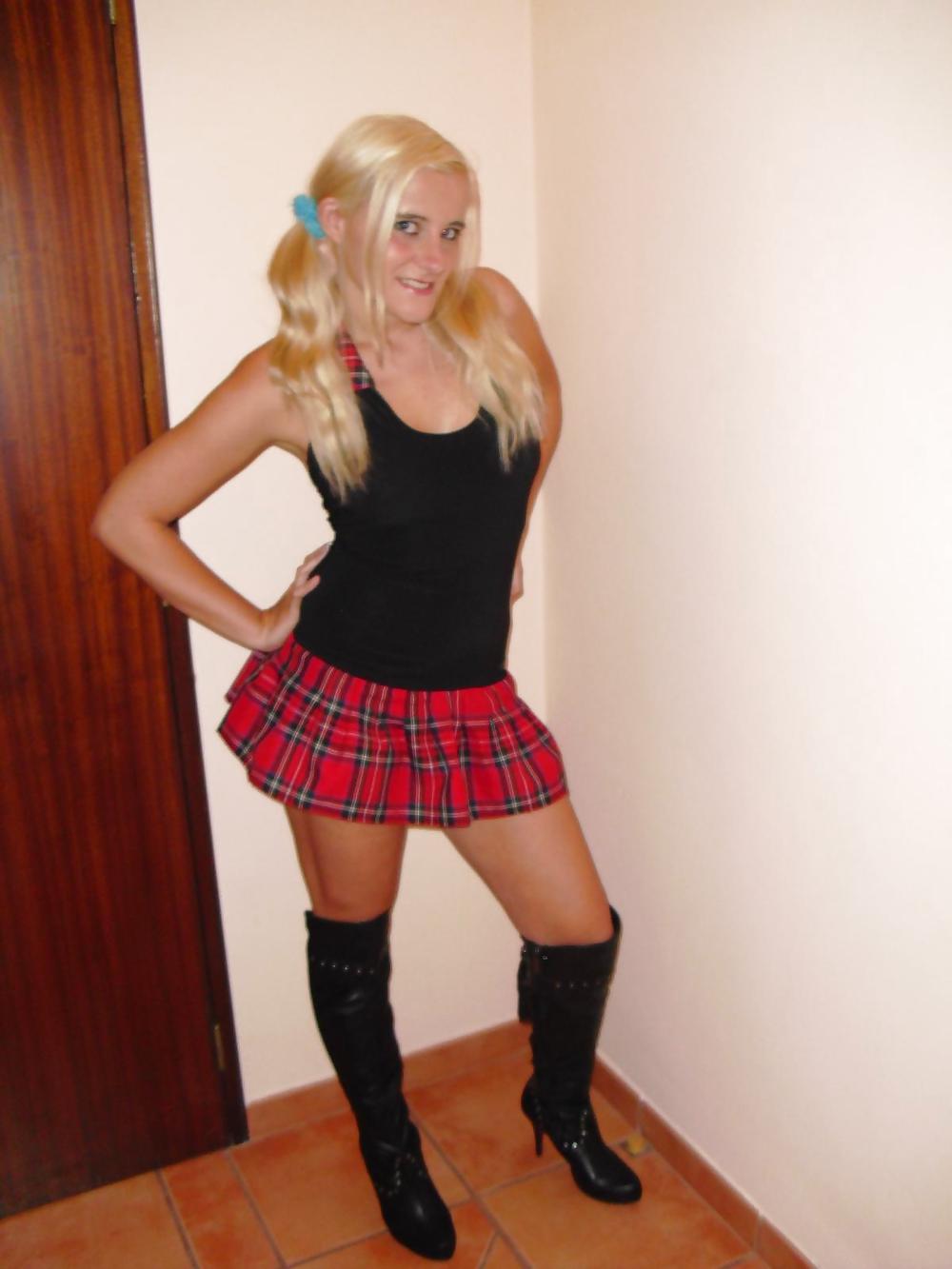 Dunkelblond Schlacke Zeigt Off Außerhalb #35972278