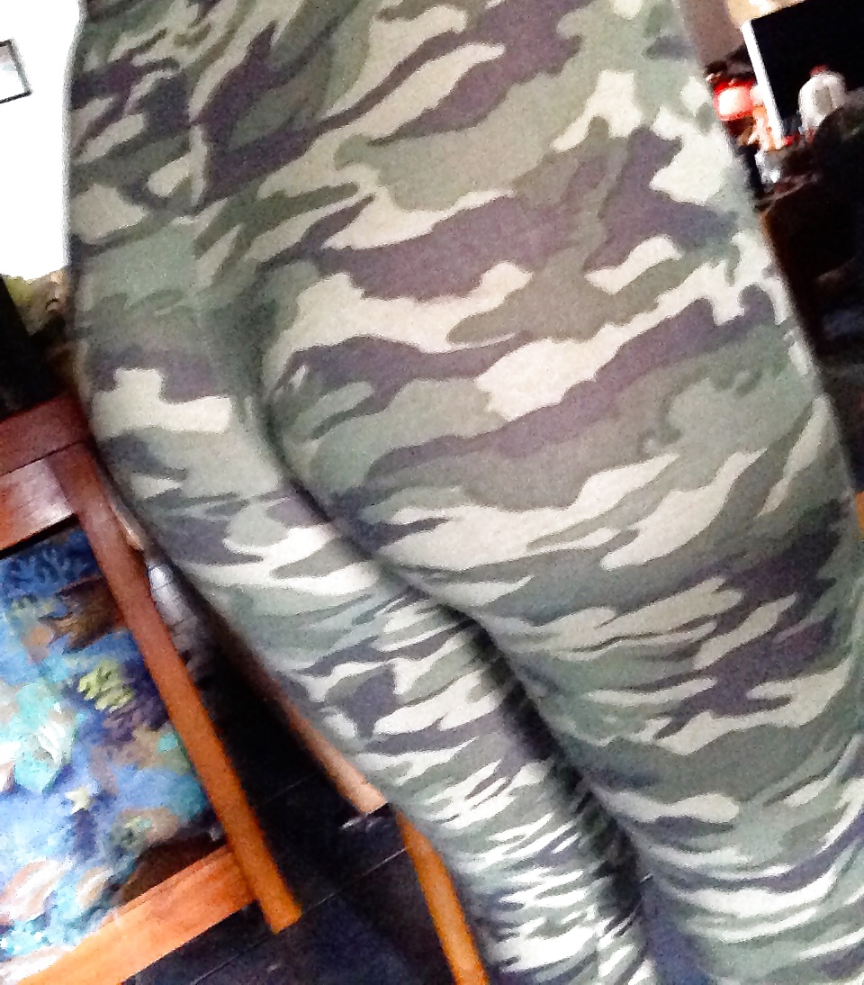Más caliente del ejército de camuflaje culo joven en mallas con curvas
 #39942206