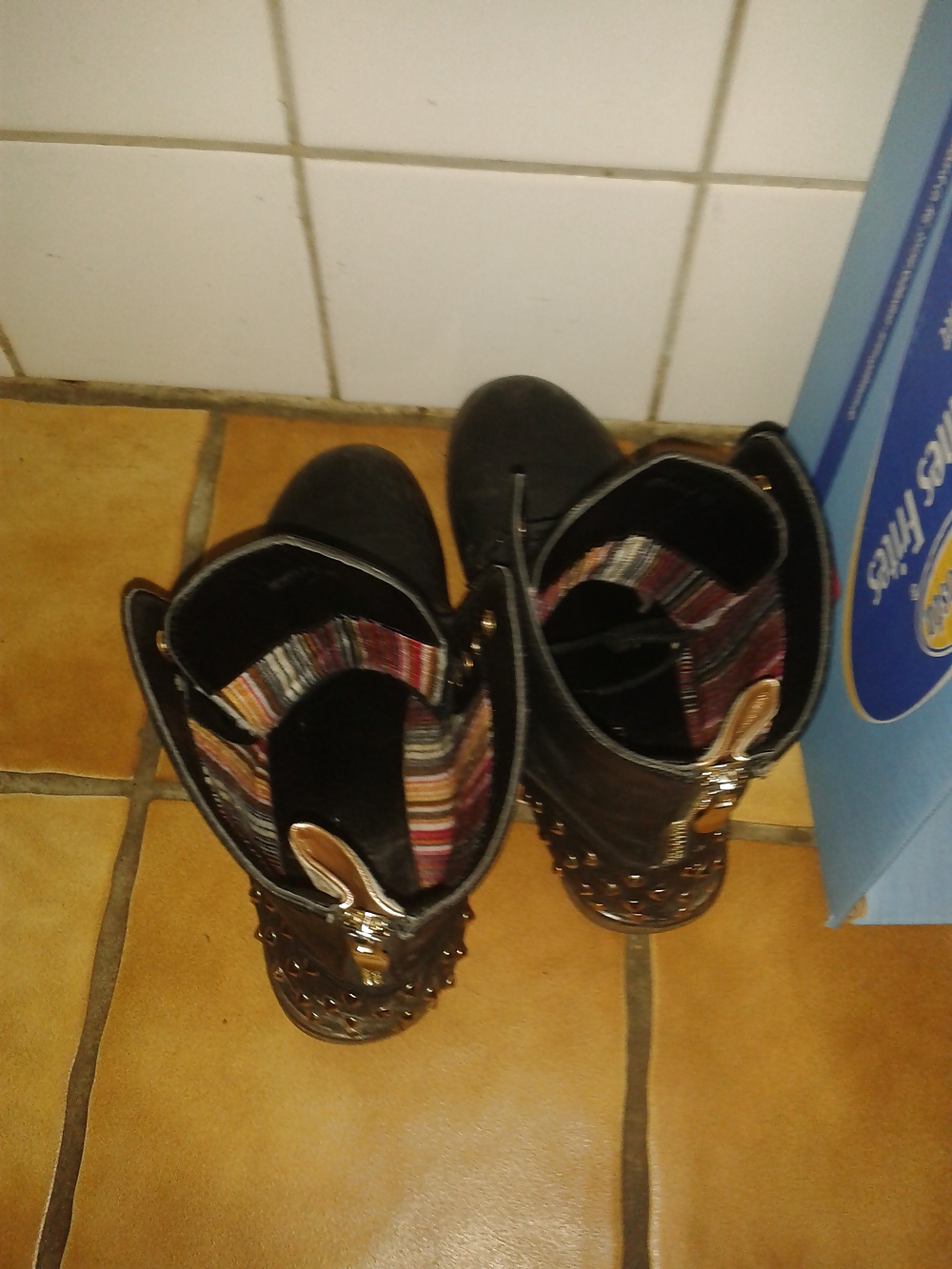 Sperma In Die Schuhe Von Einem Mitarbeiter #33780159