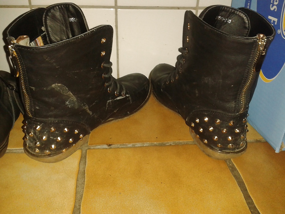 Sperma In Die Schuhe Von Einem Mitarbeiter #33780164