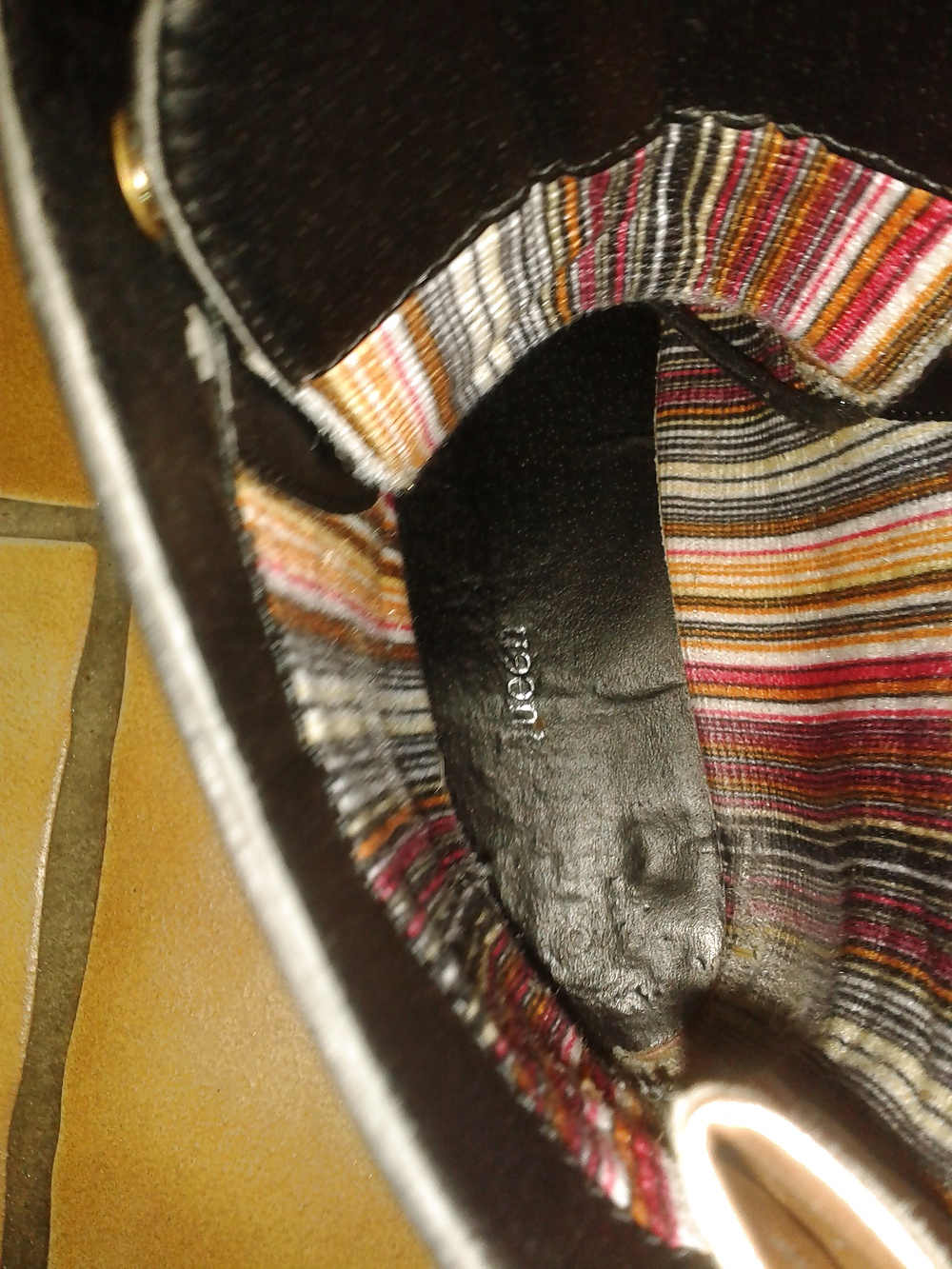 Sperma In Die Schuhe Von Einem Mitarbeiter #33780170