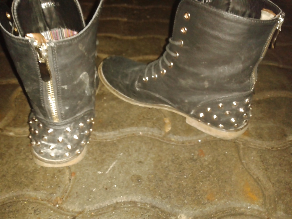 Sperma In Die Schuhe Von Einem Mitarbeiter #33780182