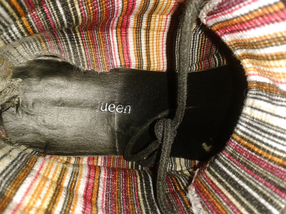 Sperma In Die Schuhe Von Einem Mitarbeiter #33780190