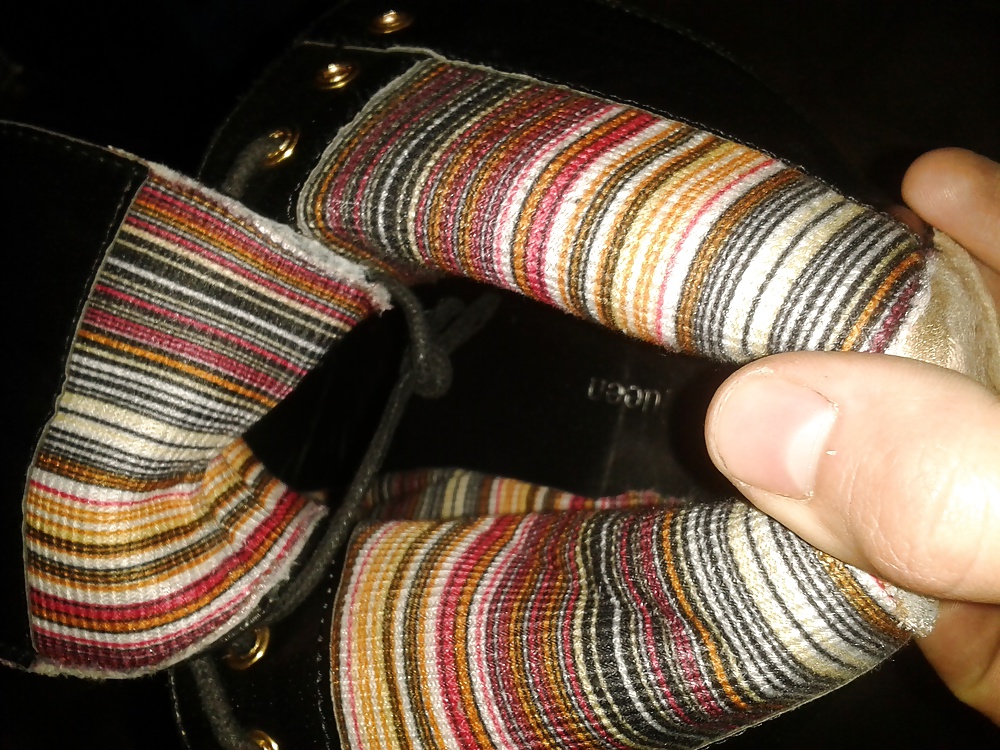 Sperma In Die Schuhe Von Einem Mitarbeiter #33780203