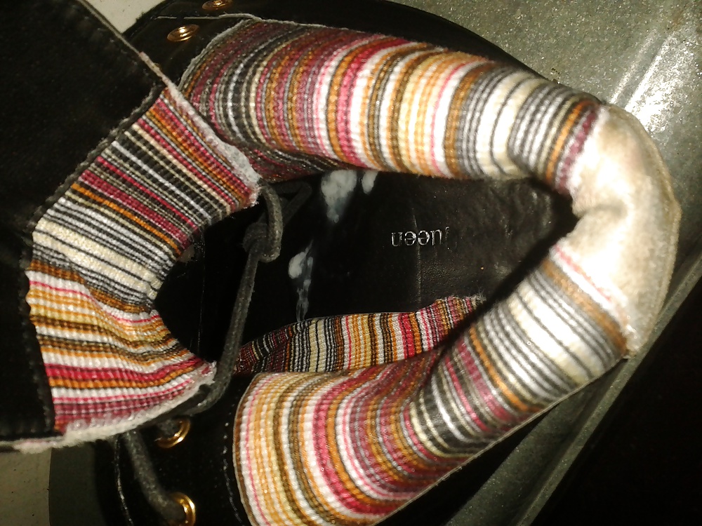 Sperma In Die Schuhe Von Einem Mitarbeiter #33780215