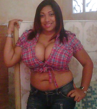 Chica dominicana con grandes tetas
 #39831124