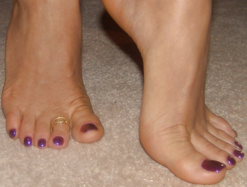 Pies desnudos, uñas largas, dedos de los pies, uñas
 #23715449