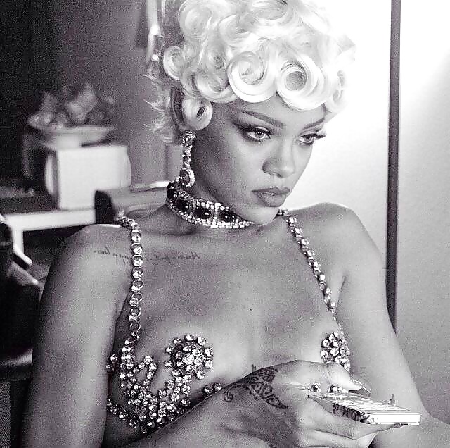 Rihanna #34755267