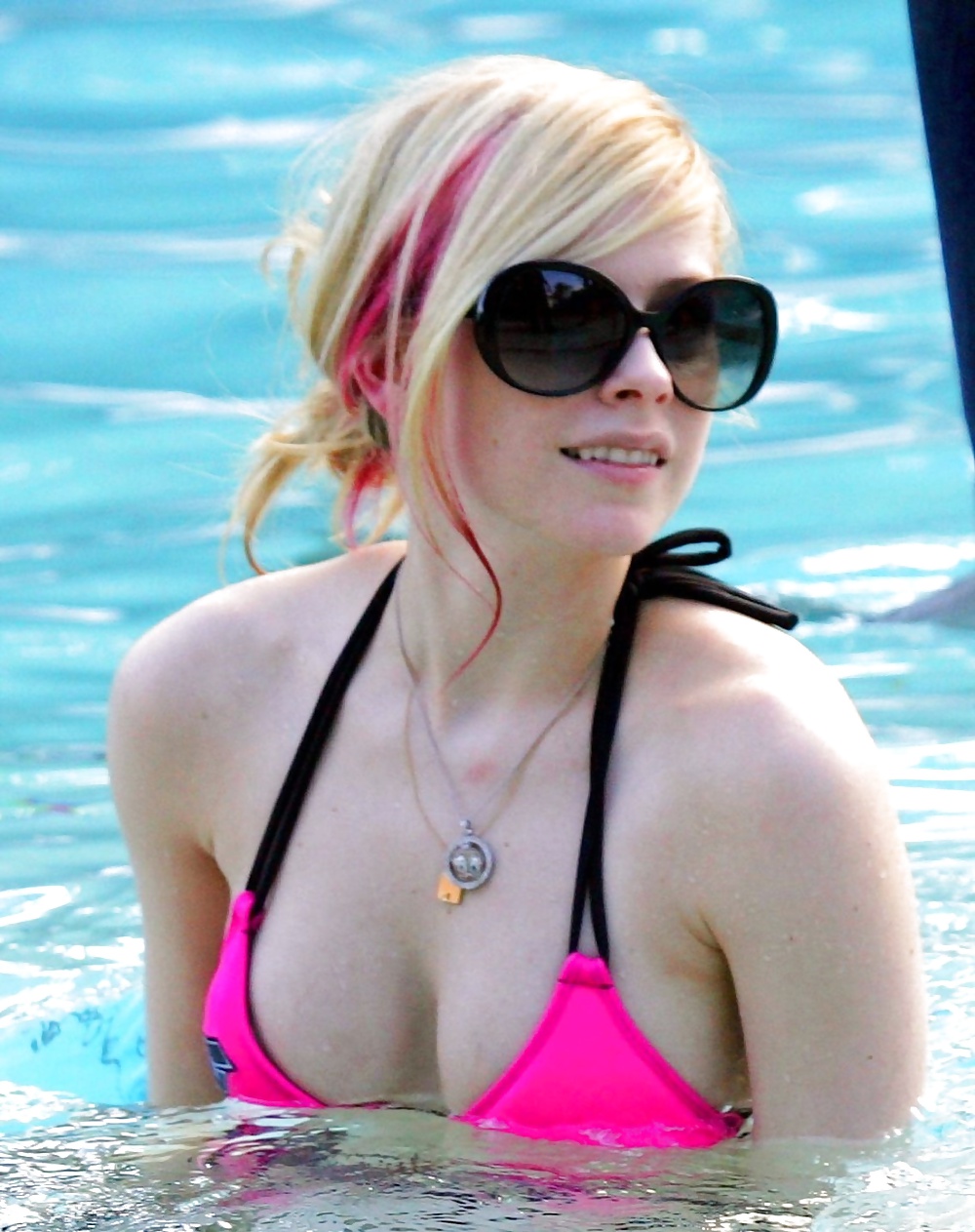 Avril Lavigne - Dirty Punk Princess #35569484