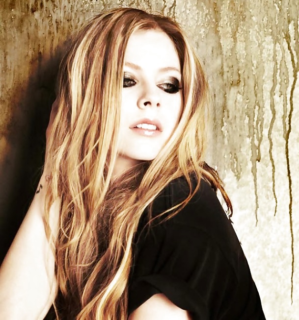 Avril Lavigne - Dirty Punk Prinzessin #35569536