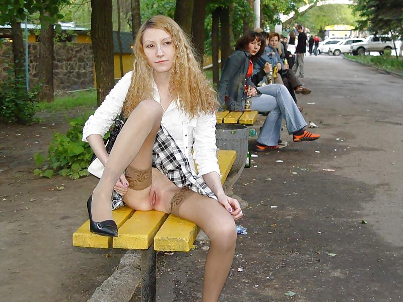 Upskirt, Clignotant, Images Candides De Filles Et Arrive à Maturité #26946244