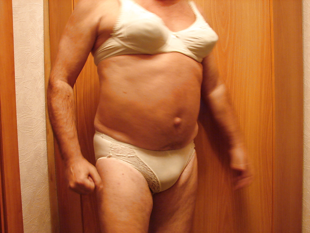 Crossdresser in reggiseno
 #25180471