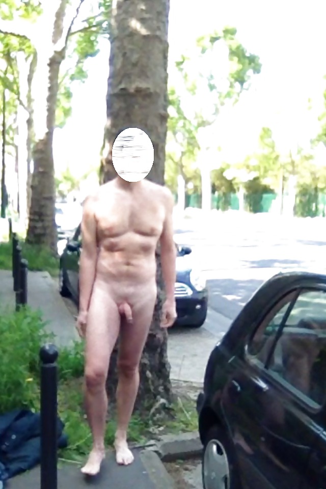 Desnudo en público
 #33641359