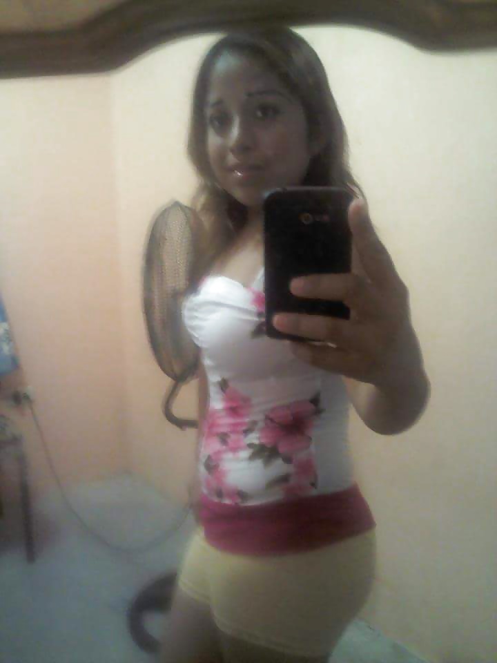 Chaparra nalgona #40396362