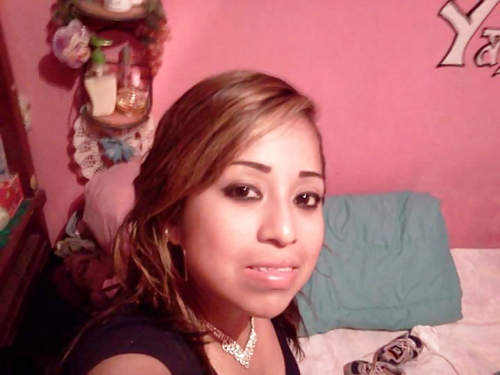Chaparra nalgona #40396376