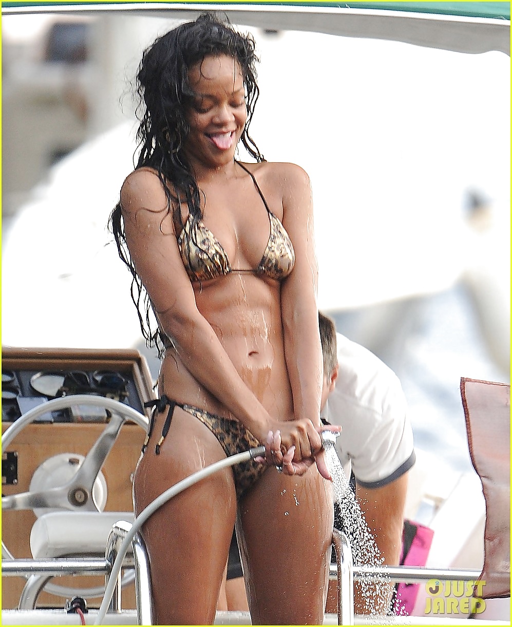 Rihanna - Hot Black Celebrity Bitch to Fuck #34045337