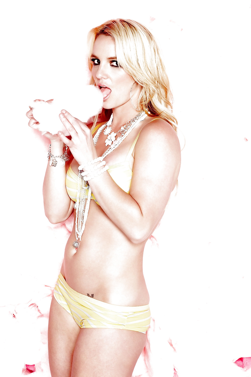 Britney Spears (ventre Sexy Spéciaux) #27706317