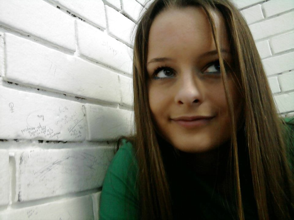 Hermosa joven cumwhore
 #34700030