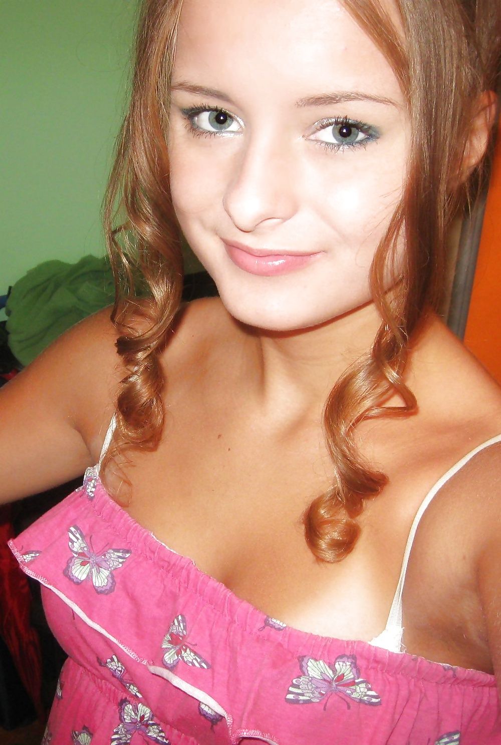 Hermosa joven cumwhore
 #34700052