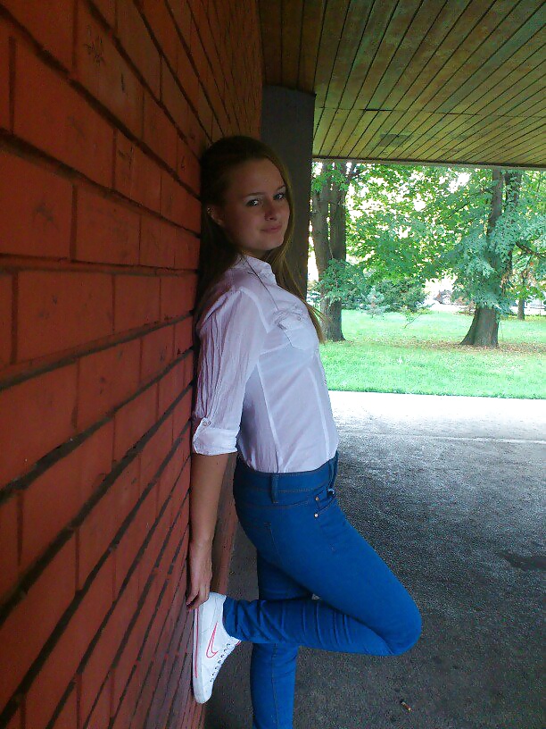 Hermosa joven cumwhore
 #34700060