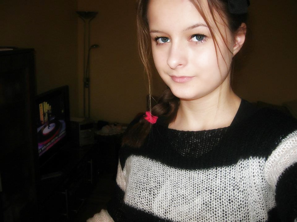 Hermosa joven cumwhore
 #34700071