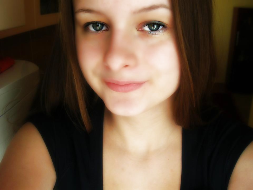 Hermosa joven cumwhore
 #34700078