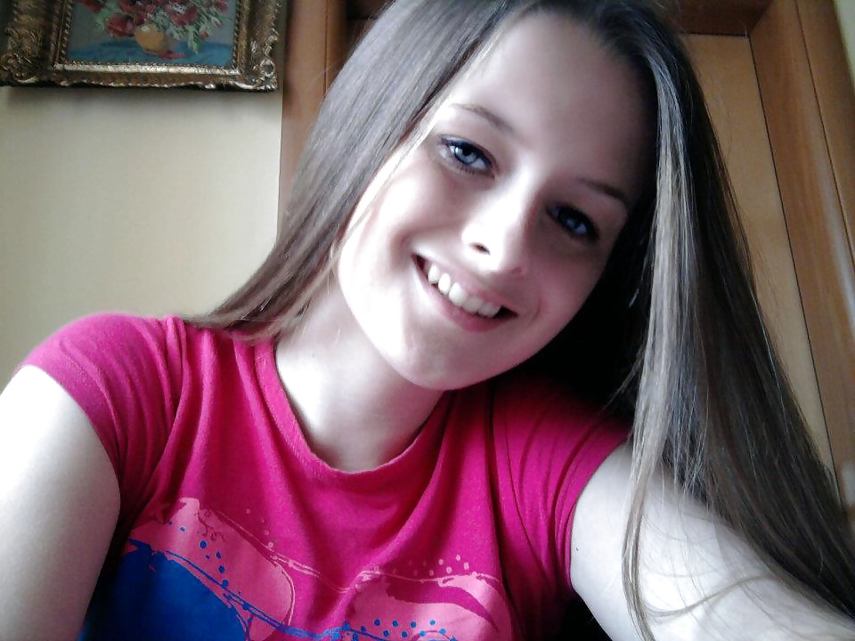 Hermosa joven cumwhore
 #34700092