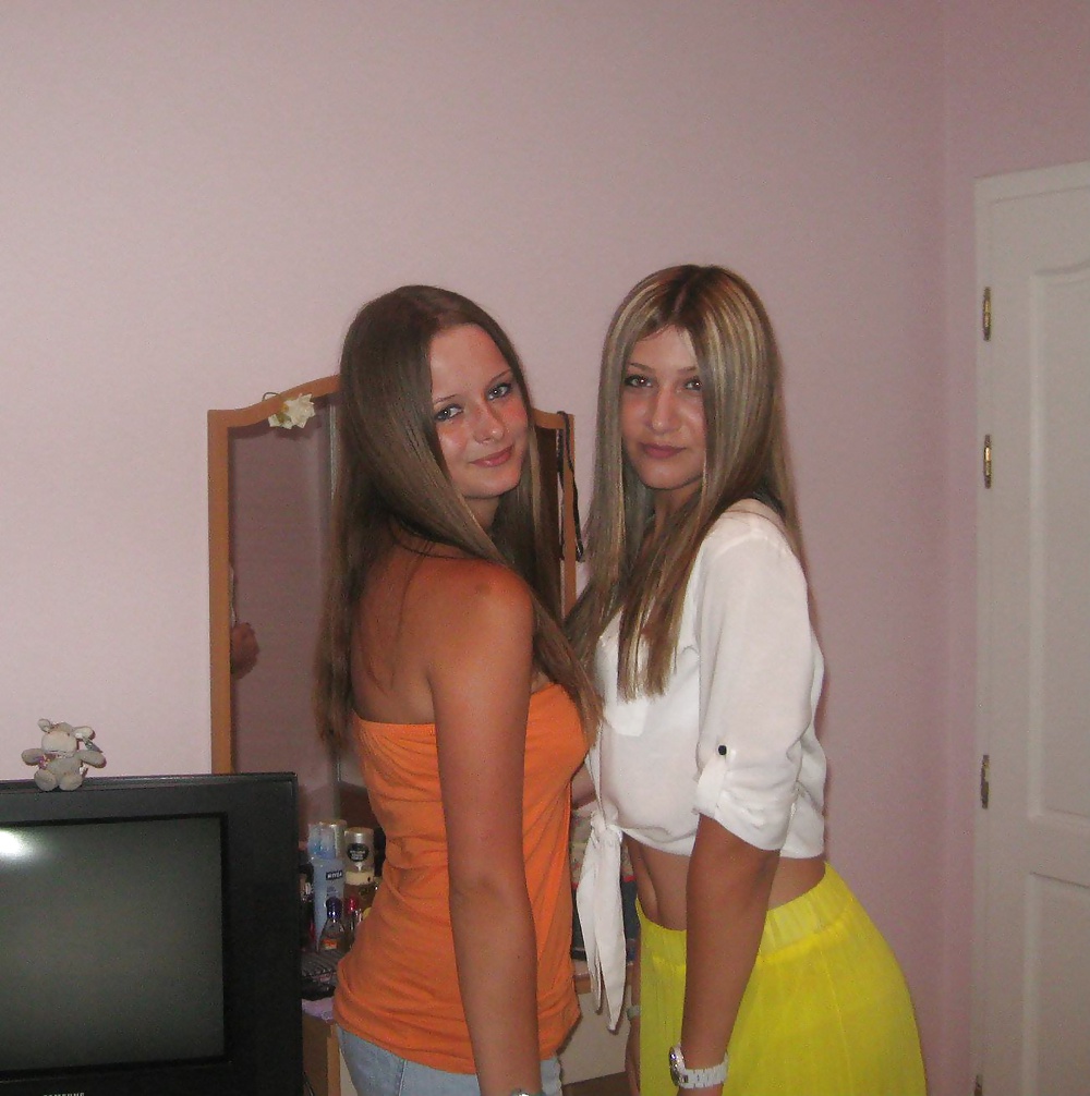 Hermosa joven cumwhore
 #34700131