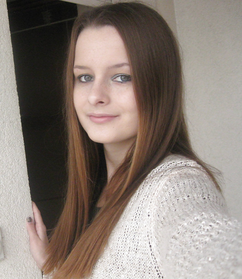 Hermosa joven cumwhore
 #34700154