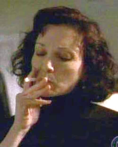 ホットな喫煙者の有名人の女性
 #34733917