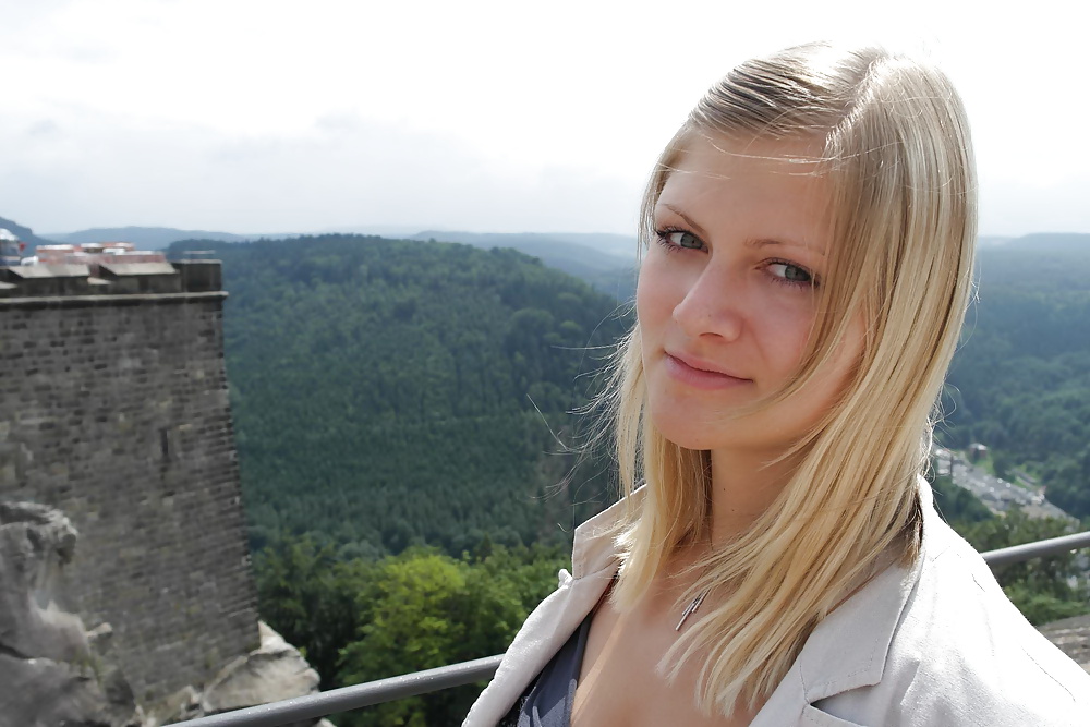 Vollbusige Tschechische Teenager Andrea Zeigt Ihre Großen Titten #27019364