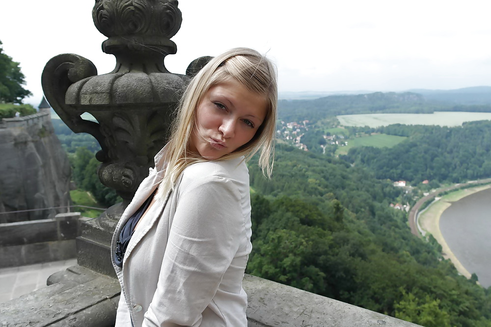 Vollbusige Tschechische Teenager Andrea Zeigt Ihre Großen Titten #27019371