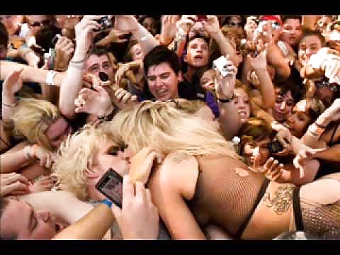 Groped in the crowd
 #23325041