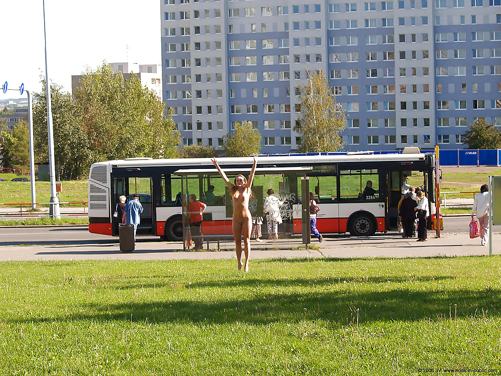 Mädchen Nackt In Der Öffentlichkeit #32238928