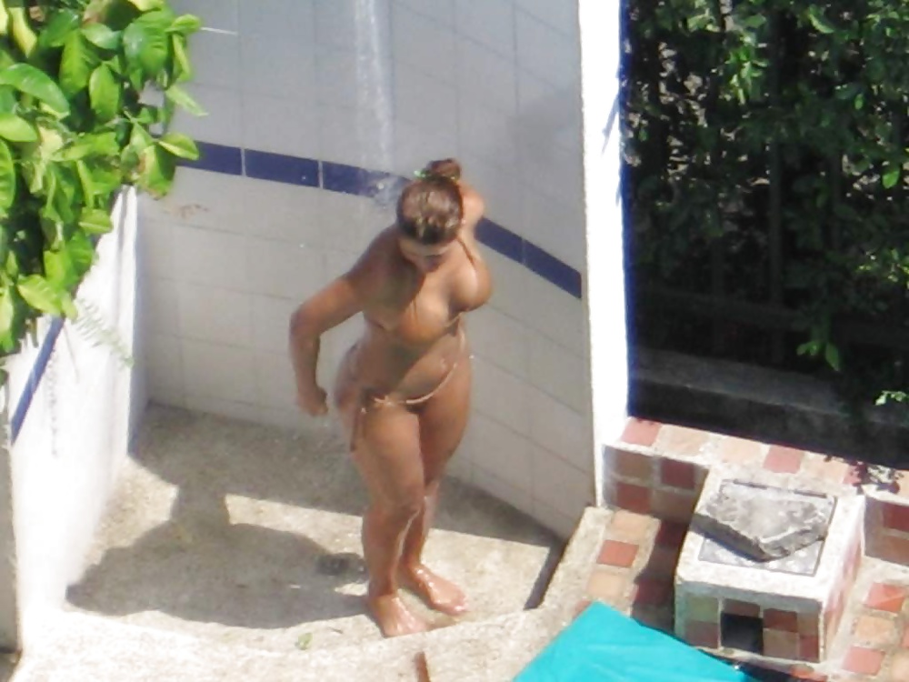 Espiando bellezas en piscina 
 #28999305