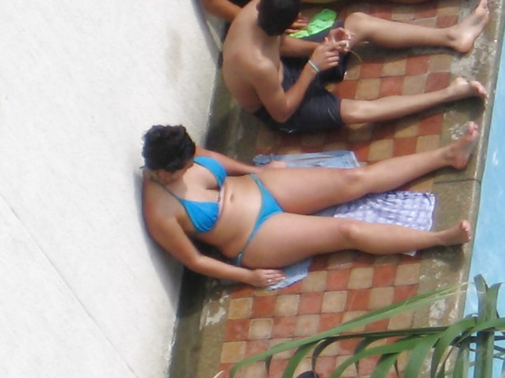 Espiando bellezas en piscina 
 #28999380