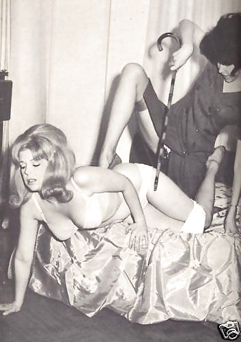 Dames Vintages Portant Panties.2 Blanc #34288247