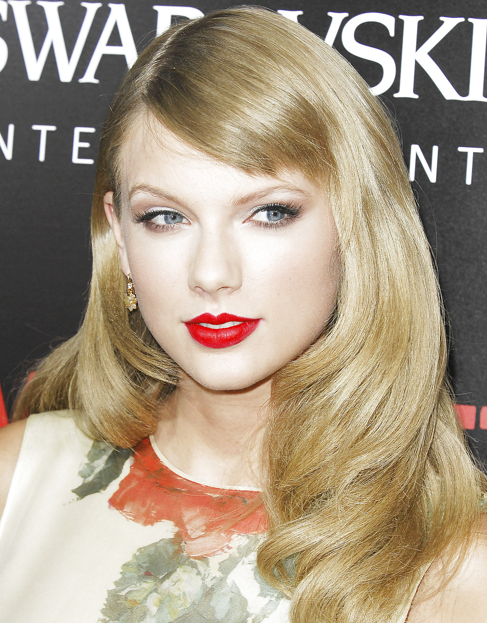 Taylor Swift #26477432