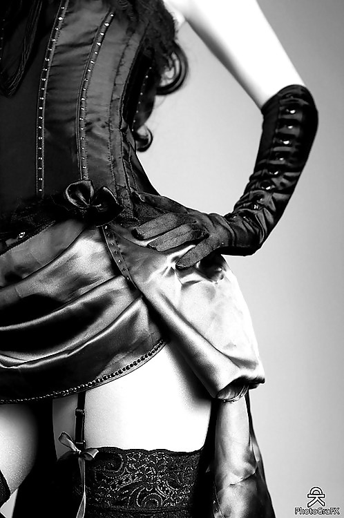 Corsés, algo de cuero, látex y encaje
 #37755865