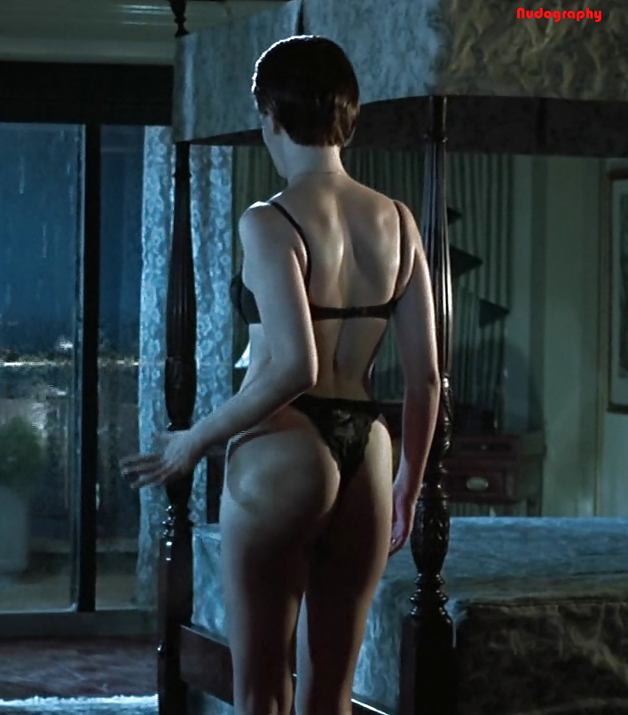 Jamie Lee Curtis In BH Und String #23161415