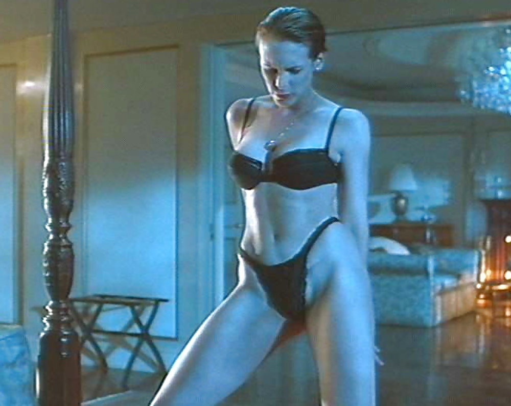 Jamie Lee Curtis In BH Und String #23161585