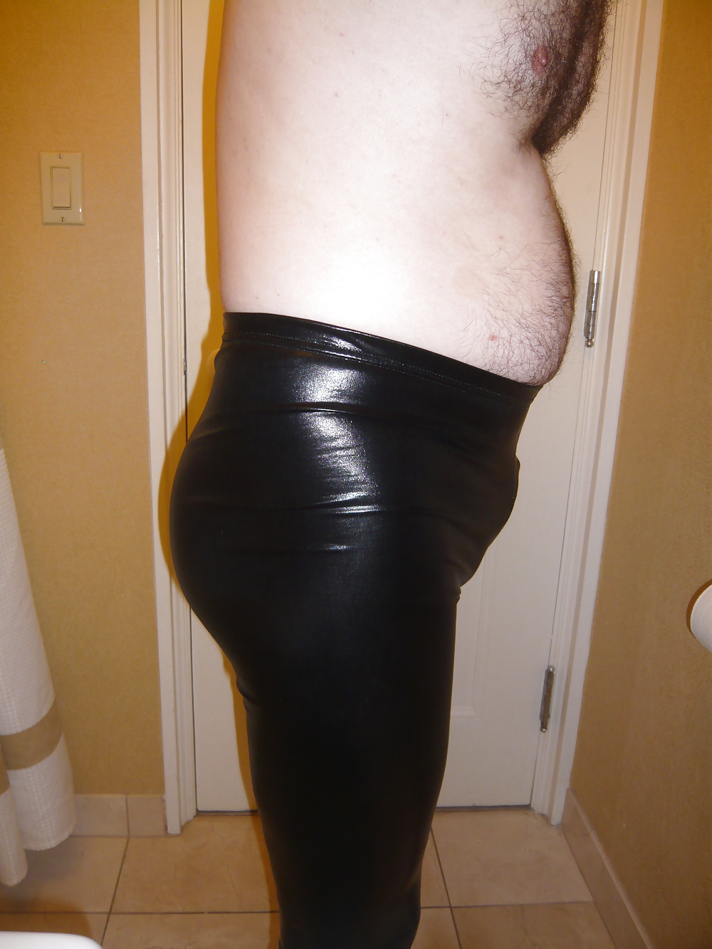 Posando en pvc wetlook leggings 2
 #41029854