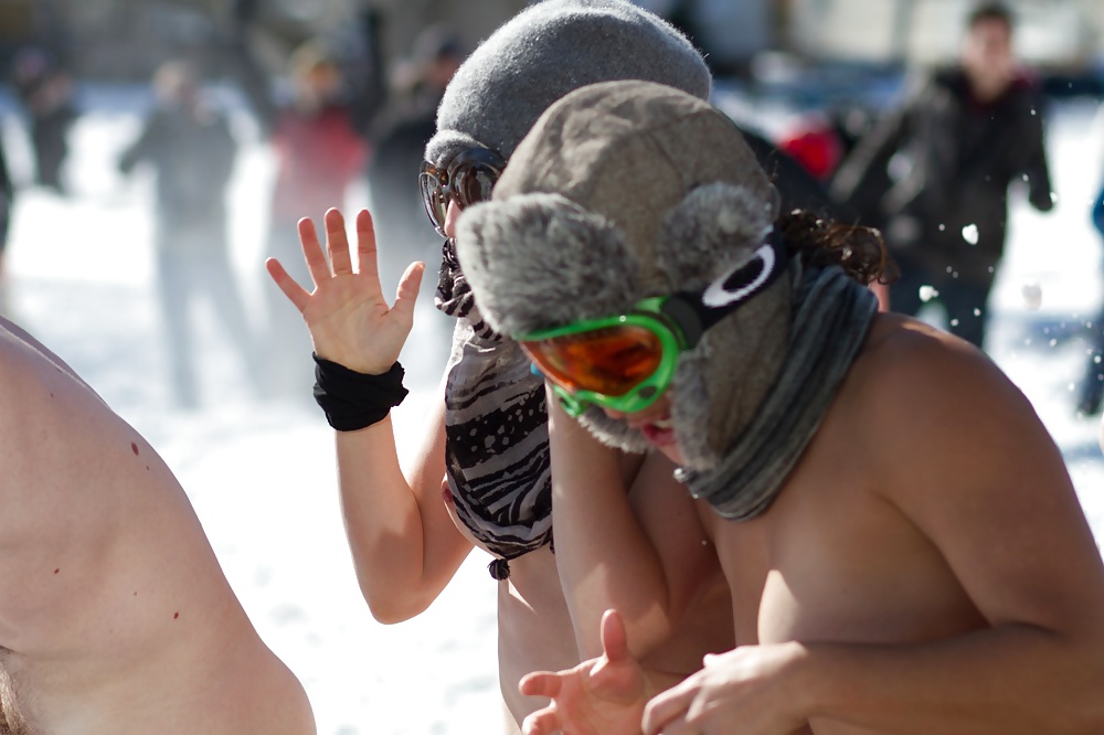 Nackt In Den Schnee Läuft #39355200