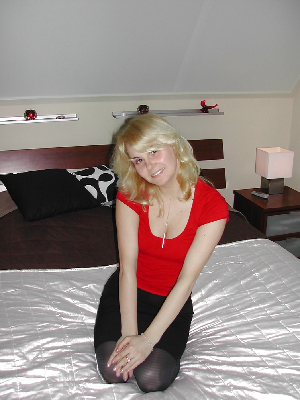 Schöne Blonde Posieren Für Fotos Mom #28675313