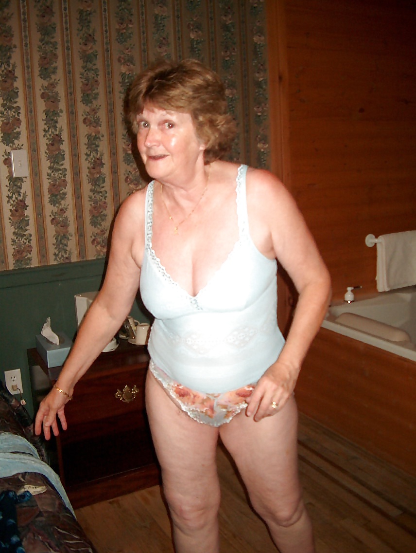 MATURE AND GRANNY SHOW THEIR BITS #30205681