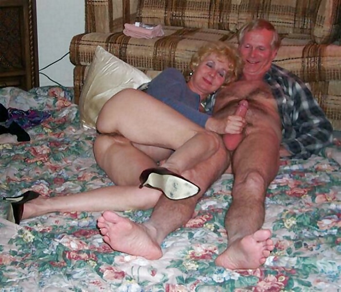 MATURE AND GRANNY SHOW THEIR BITS #30206390