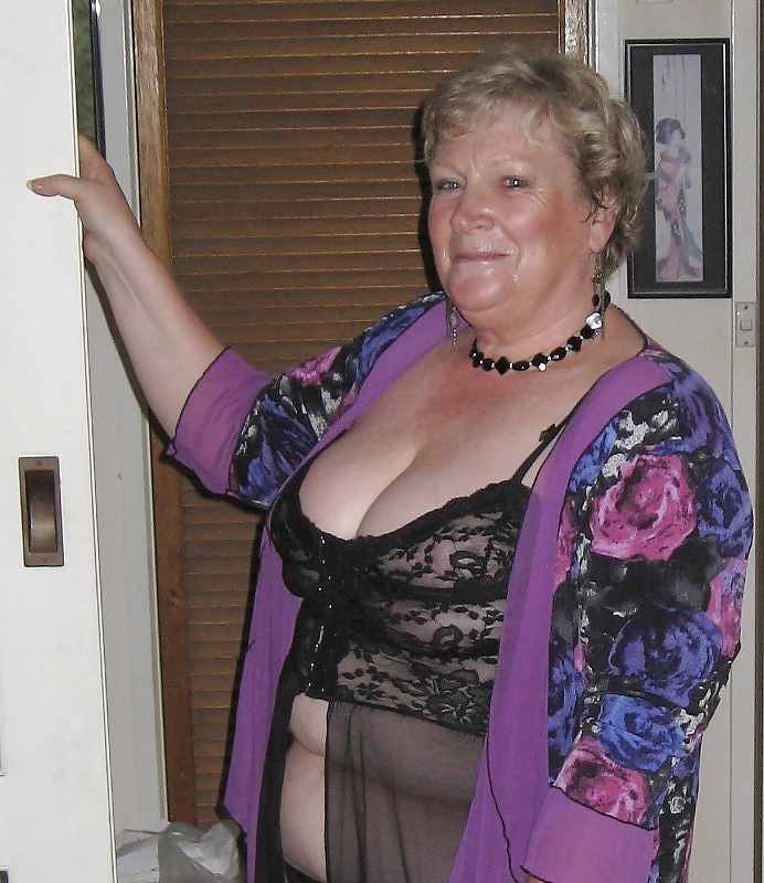 MATURE AND GRANNY SHOW THEIR BITS #30206721
